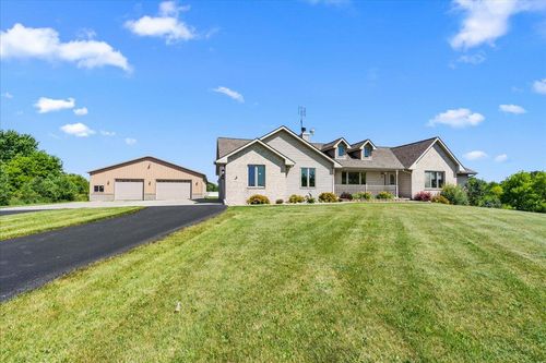 5319 Nancy Ln, Iron Ridge, WI, 53035-9799 | Card Image
