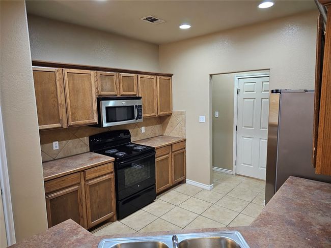 2106 Red Fox Rd, House other with 3 bedrooms, 2 bathrooms and 2 parking in Austin TX | Image 11