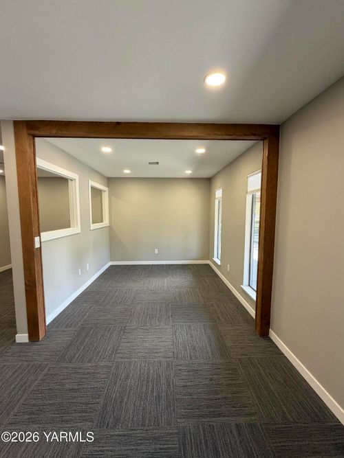 617 S 48th Ave, Yakima, WA, 98908 | Card Image