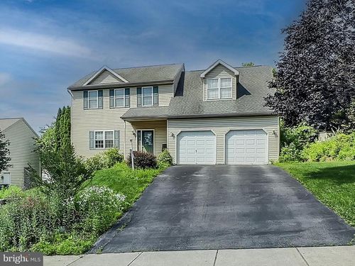 25 Domenick Dr, YORK, PA, 17402-7840 | Card Image