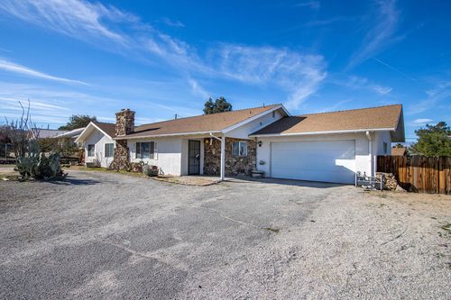 7348 Palomar Ave, Yucca Valley, CA, 92284-5978 | Card Image