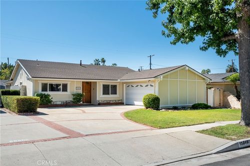 15846 Liggett St, North Hills, CA, 91343-3142 | Card Image