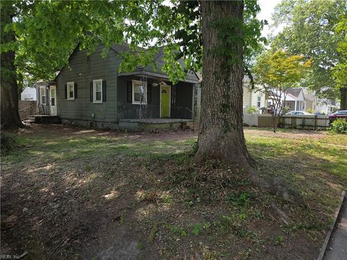 818 Hughes Ave, Chesapeake, VA, 23324-2020 | Card Image