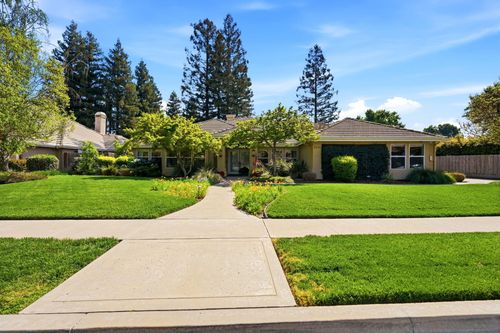2134 Sw Cottonwood Cir, Visalia, CA, 93277-8634 | Card Image