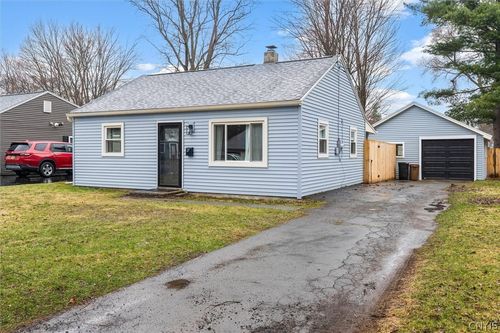 27 Waterbury Dr, Syracuse, NY, 13212-2718 | Card Image