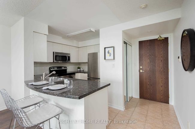 1106 - 4850 Glen Erin Dr, Condo with 1 bedrooms, 1 bathrooms and 1 parking in Mississauga ON | Image 11