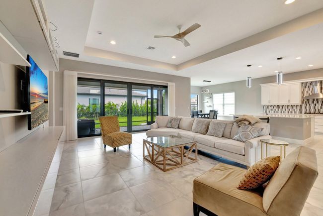 11535 Sw Surf Springs Rd, House other with 3 bedrooms, 3 bathrooms and null parking in Port St Lucie FL | Image 4