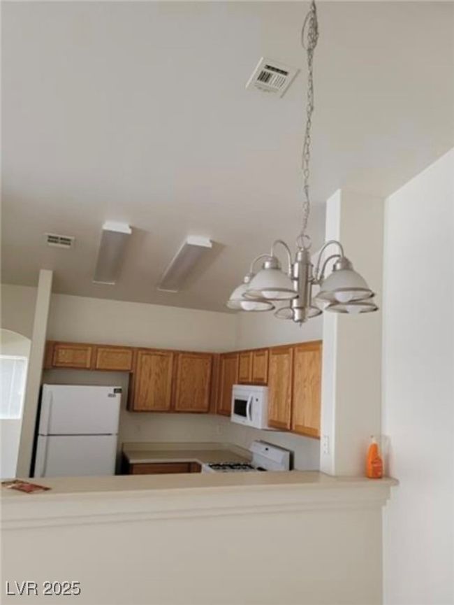 UNIT-101 - 6425 Extreme Shear Ave, Townhouse with 2 bedrooms, 2 bathrooms and null parking in Henderson NV | Image 5