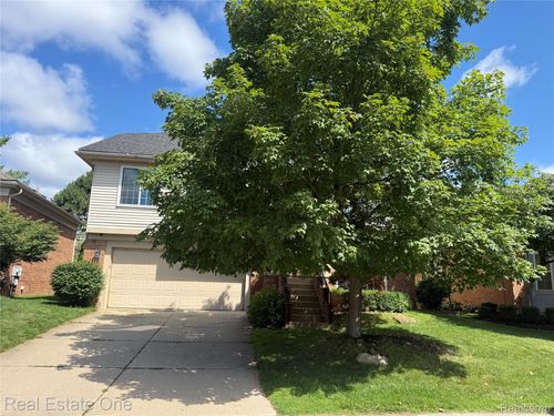 3068 Bridlewood Drive, Oakland Charter Township, MI, 48306 | Card Image