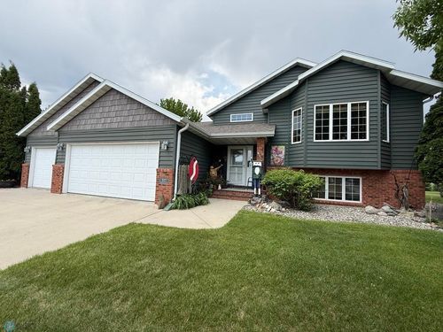 521 Kroshus Dr, Dilworth, MN, 56529-1637 | Card Image