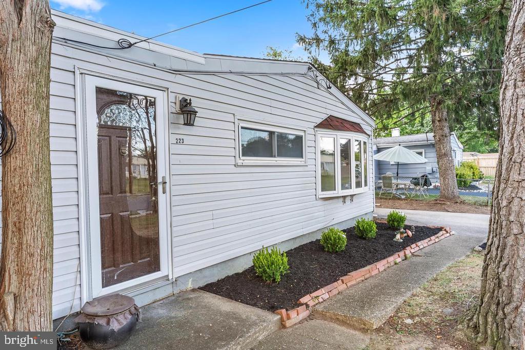 Residential in MAPLE SHADE 4