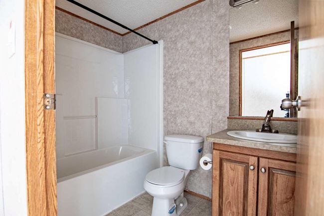 544 Queen Street, House other with 4 bedrooms, 2 bathrooms and 2 parking in Elnora AB | Image 21