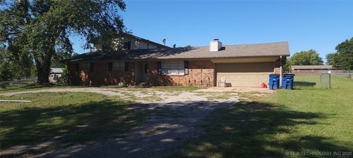 901 Hopi St, Chouteau, OK, 74337-3625 | Card Image