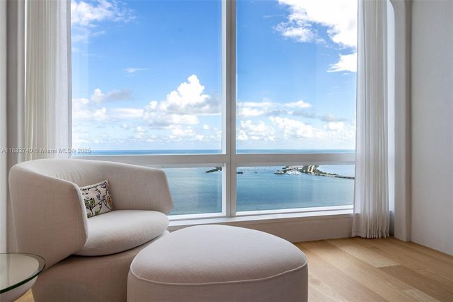 APT-55F - 1425 Brickell Ave, Condo with 3 bedrooms, 5 bathrooms and null parking in Miami FL | Image 13