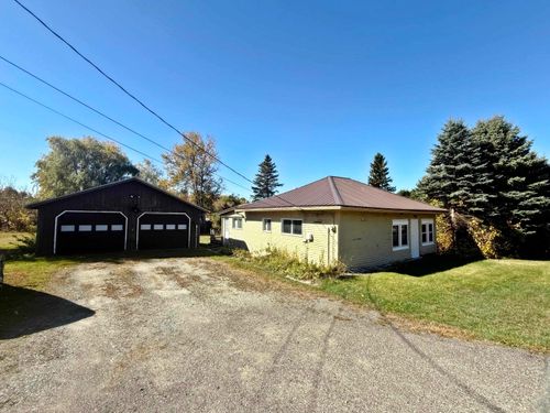 4065 Vt Route 105, Newport Ctr, VT, 05857 | Card Image