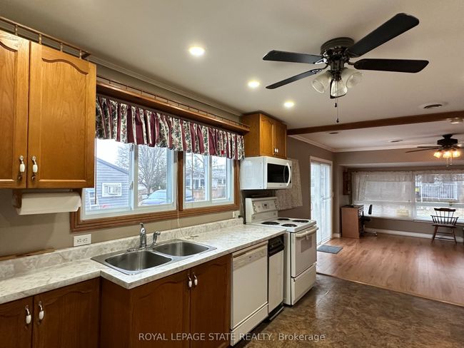 22 6 Th St, House other with 2 bedrooms, 1 bathrooms and 3 parking in Selkirk ON | Image 17