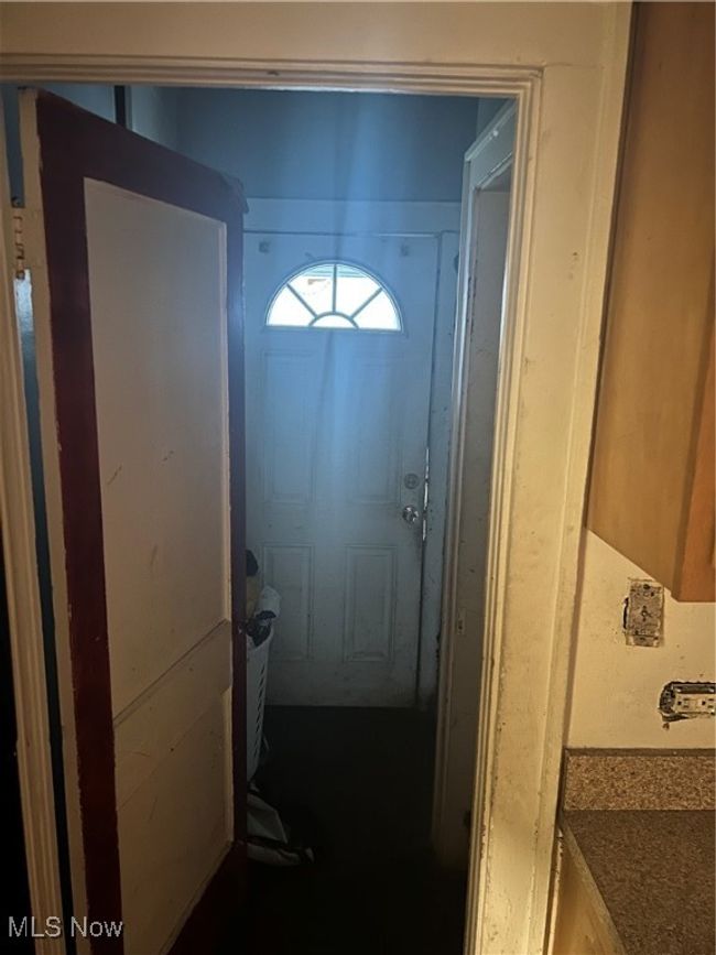 View of entryway | Image 17