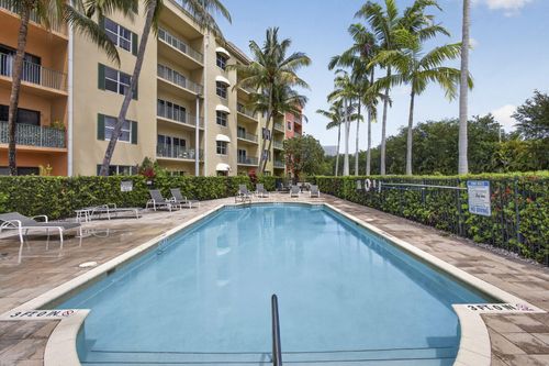 110-1620 Presidential Way, West Palm Beach, FL, 33401-1861 | Card Image