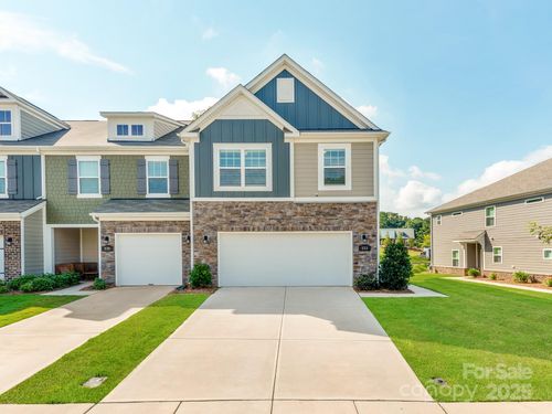 222 Harpers Run Ln, Matthews, NC, 28104-2601 | Card Image