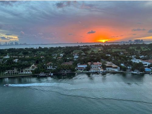 ph09-5701 Collins Ave, Miami Beach, FL, 33140-2353 | Card Image