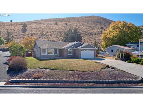 137 Foothill Dr, Baker City, OR, 97814-4315 | Card Image