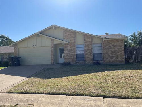 7533 Parkwood Ln, Fort Worth, TX, 76133-7516 | Card Image