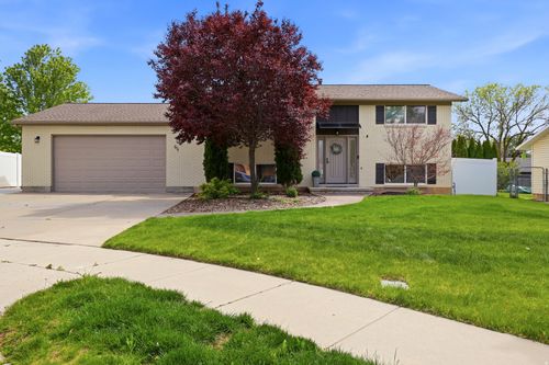 611 W 1635 N, Clinton, UT, 84015-9527 | Card Image