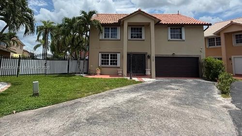 7733 Nw 192nd St, Hialeah, FL, 33015-5282 | Card Image