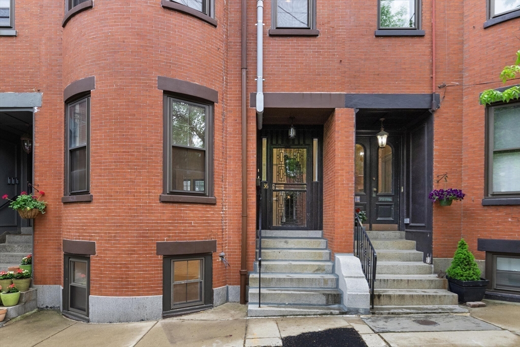 Beacon St, Chelsea, MA 02150