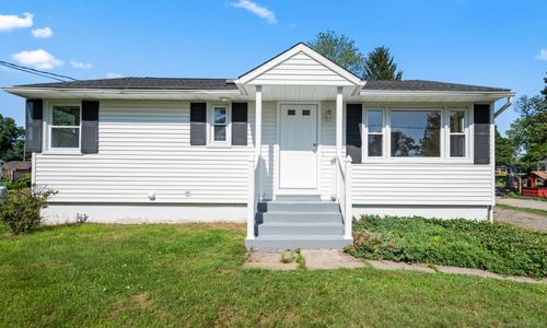 21 Crestwood Ave, Watertown, CT, 06795-2716 | Card Image