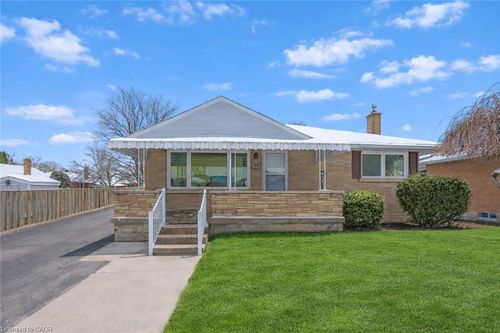 18 Harber Ave, Kitchener, ON, N2C1Y8 | Card Image