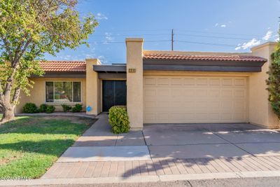 2211 W Claremont Street, Townhouse with 3 bedrooms, 2 bathrooms and null parking in Phoenix AZ | Image 3