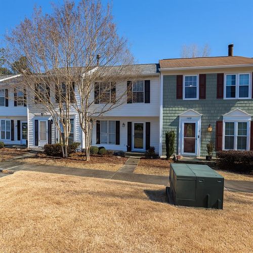 2104 Queen Anne Ct, Sandy Springs, GA, 30350-2094 | Card Image