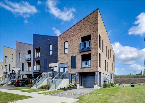 680 Benninger Dr, Kitchener, ON, N2E0J4 | Card Image