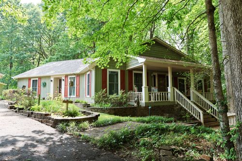 407 Oakwood Dr, Lawrenceburg, TN, 38464-4136 | Card Image