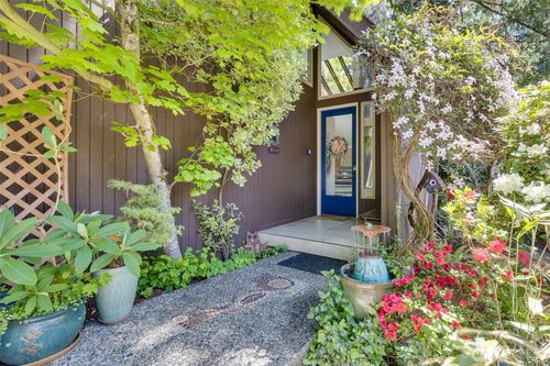 3068 169th Ave Ne, Bellevue, WA, 98008-2035 | Card Image