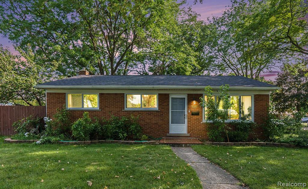 Christine St, Warren, MI 48093