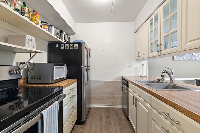 1202 - 5235 James Ln, Condo with 2 bedrooms, 2 bathrooms and 2 parking in Crestwood IL | Image 8