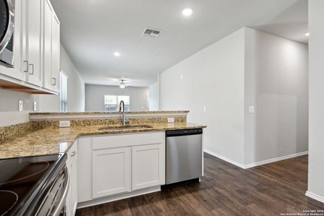 7150 Pisces Way, House other with 3 bedrooms, 2 bathrooms and null parking in Converse TX | Image 6