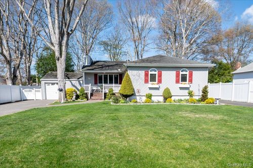 76 Beatrice Ave, West Islip, NY, 11795-1505 | Card Image