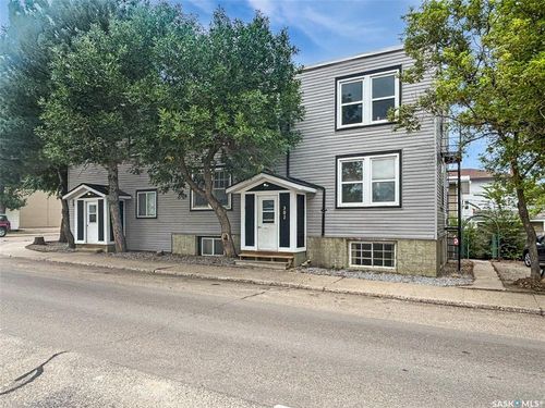 301 Cheadle St E, Swift Current, SK, S9H1G5 | Card Image