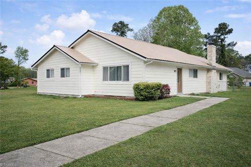500 Dennis Rd, Jacksonville, NC, 28546-4716 | Card Image