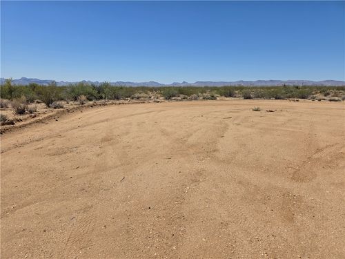 000 W Cathedral Rock Dr, Golden Valley, AZ, 86413 | Card Image