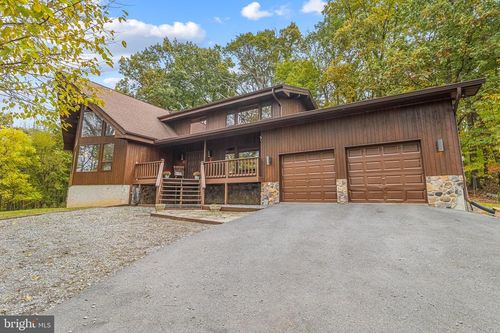 105 Rabbits Rest Ln, SHEPHERDSTOWN, WV, 25443-5103 | Card Image