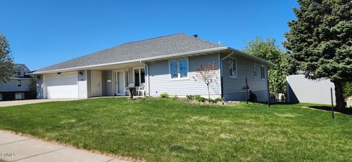 1096 E Turnpike Ave, Bismarck, ND, 58501-1927 | Card Image