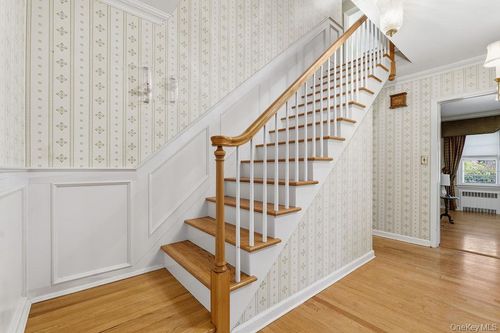 26 Paul Revere Ln, Centerport, NY, 11721-1610 | Card Image