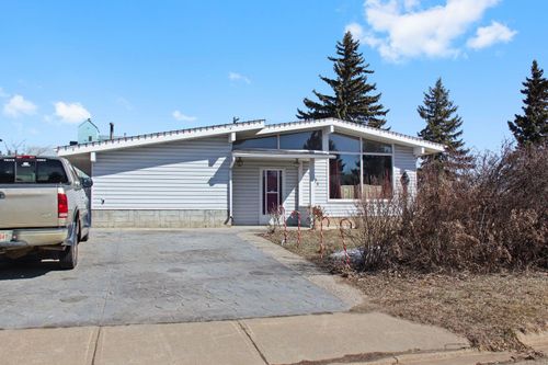 4801 49 Avenue, Home with 3 bedrooms, 2 bathrooms and 2 parking in Forestburg AB | Card Image