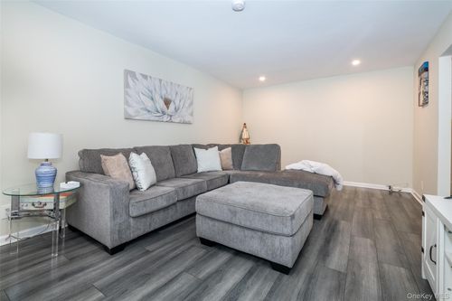 apt-3h-450 Pelham Rd, New Rochelle, NY, 10805-1844 | Card Image