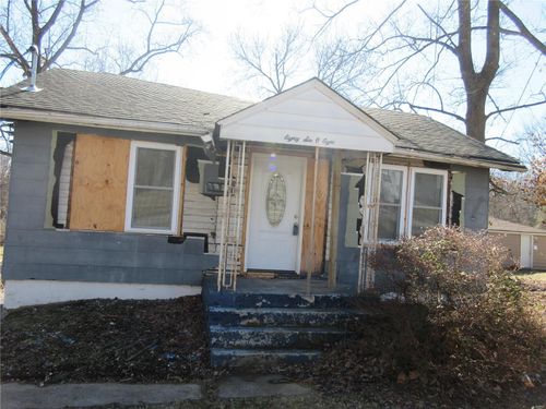 8608 Betty Lee Ave, Saint Louis, MO, 63114-4515 | Card Image