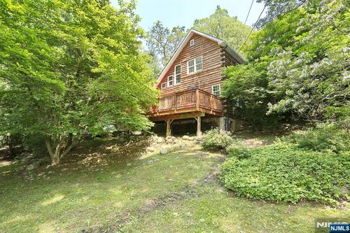 19 Mohawk Trl, Ringwood, NJ, 07456-2928 | Card Image